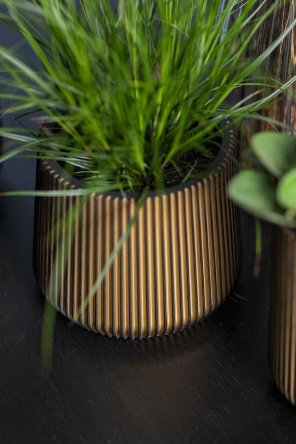 Capi Bloempot Groove Sandbag 16x14 Zwart/Goud