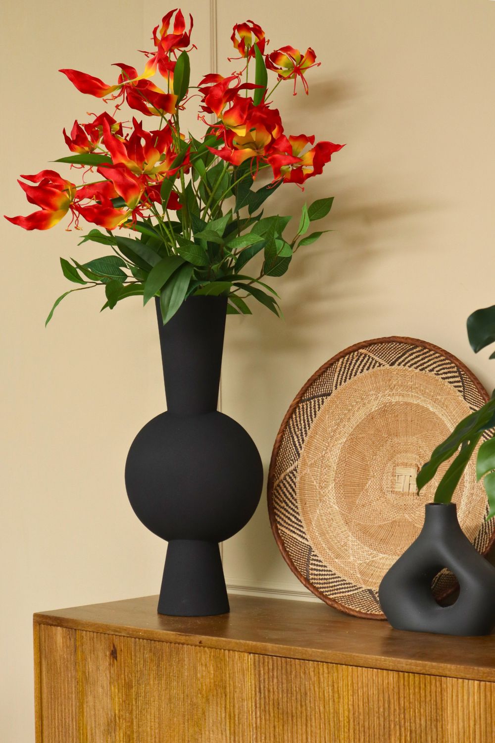 Sfeerbeeld Glorious Gloriosa Kunstboeket