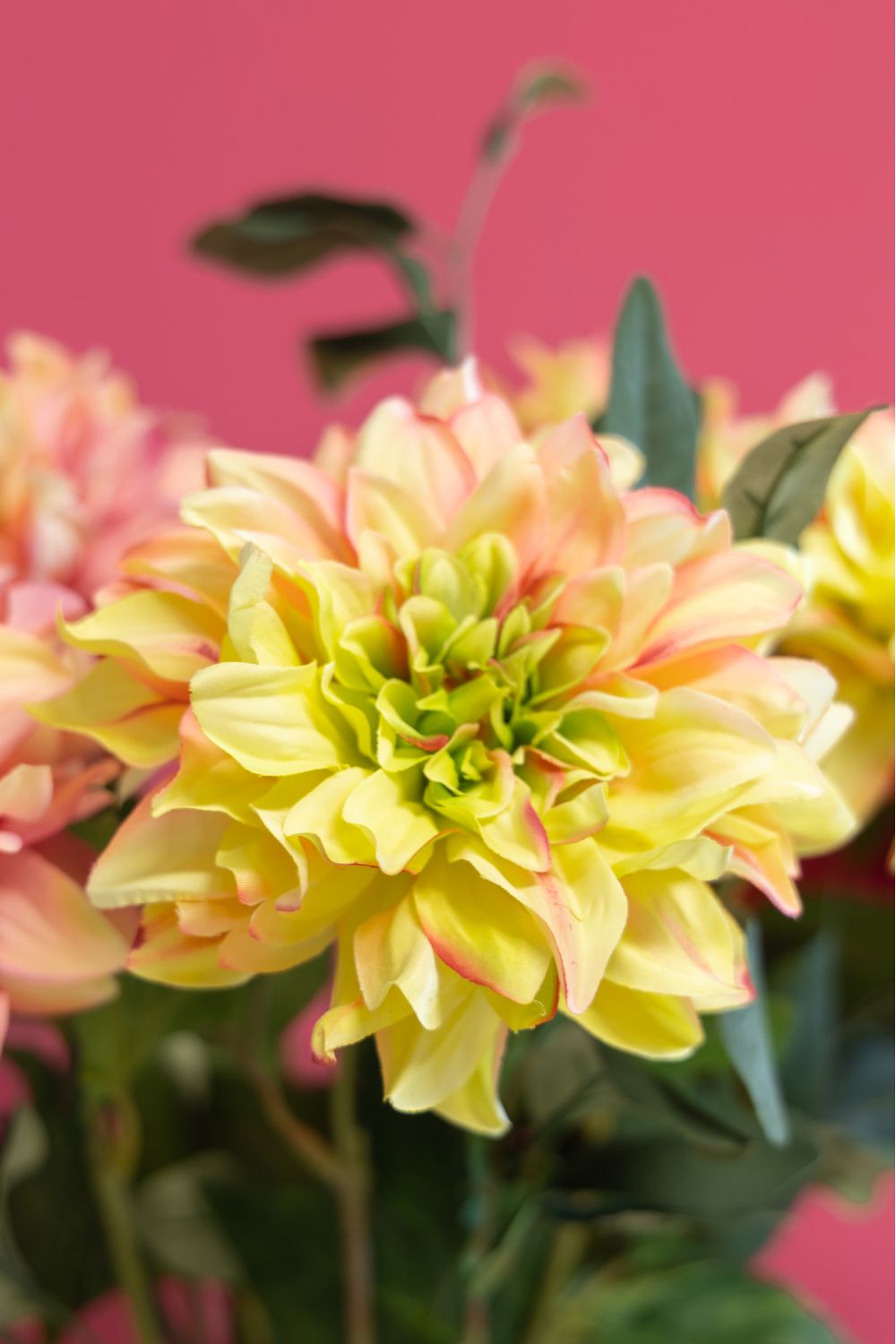 details Dazzling Dahlia kunstboeket