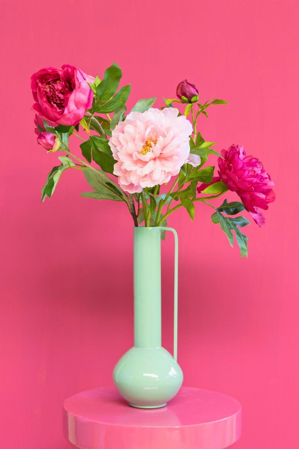 Kunstboeket Only Peony met roze achtergrond