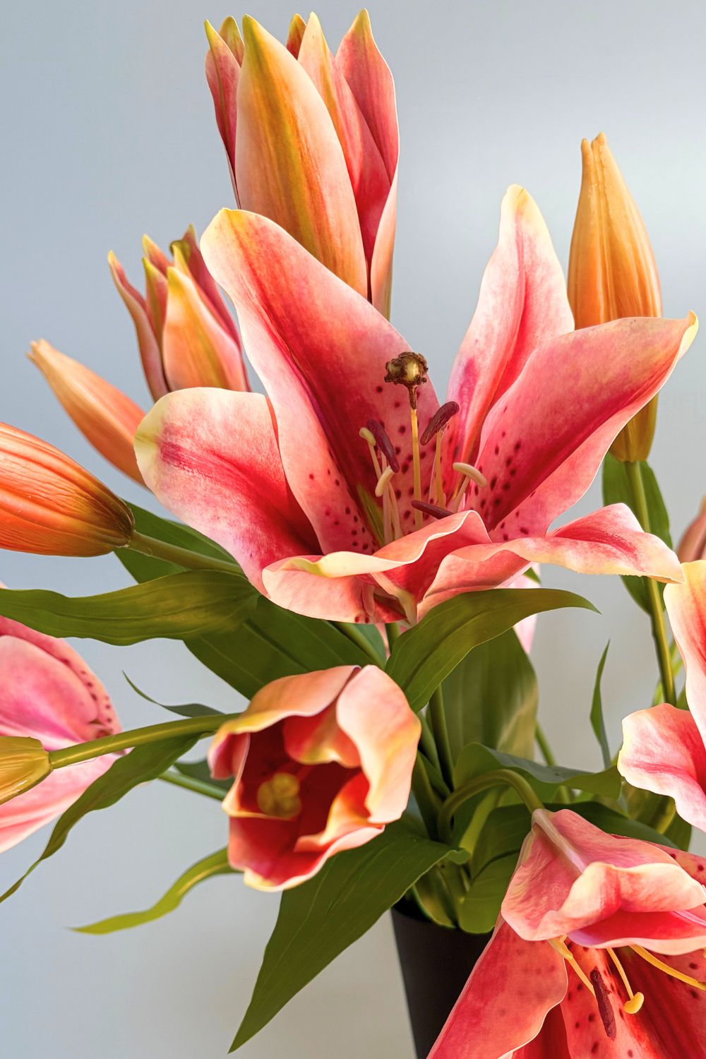 detailshot 2 Kunstboeket Tiger Lilly Treasure