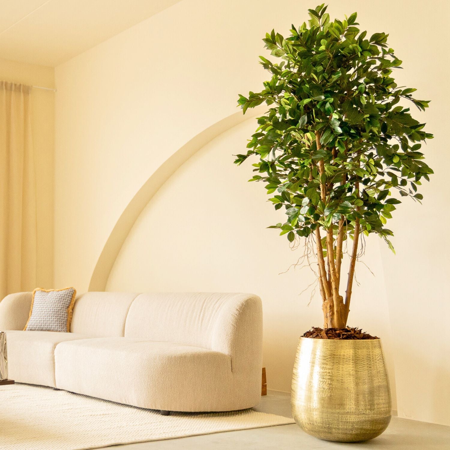 Kunstboom in woonkamer