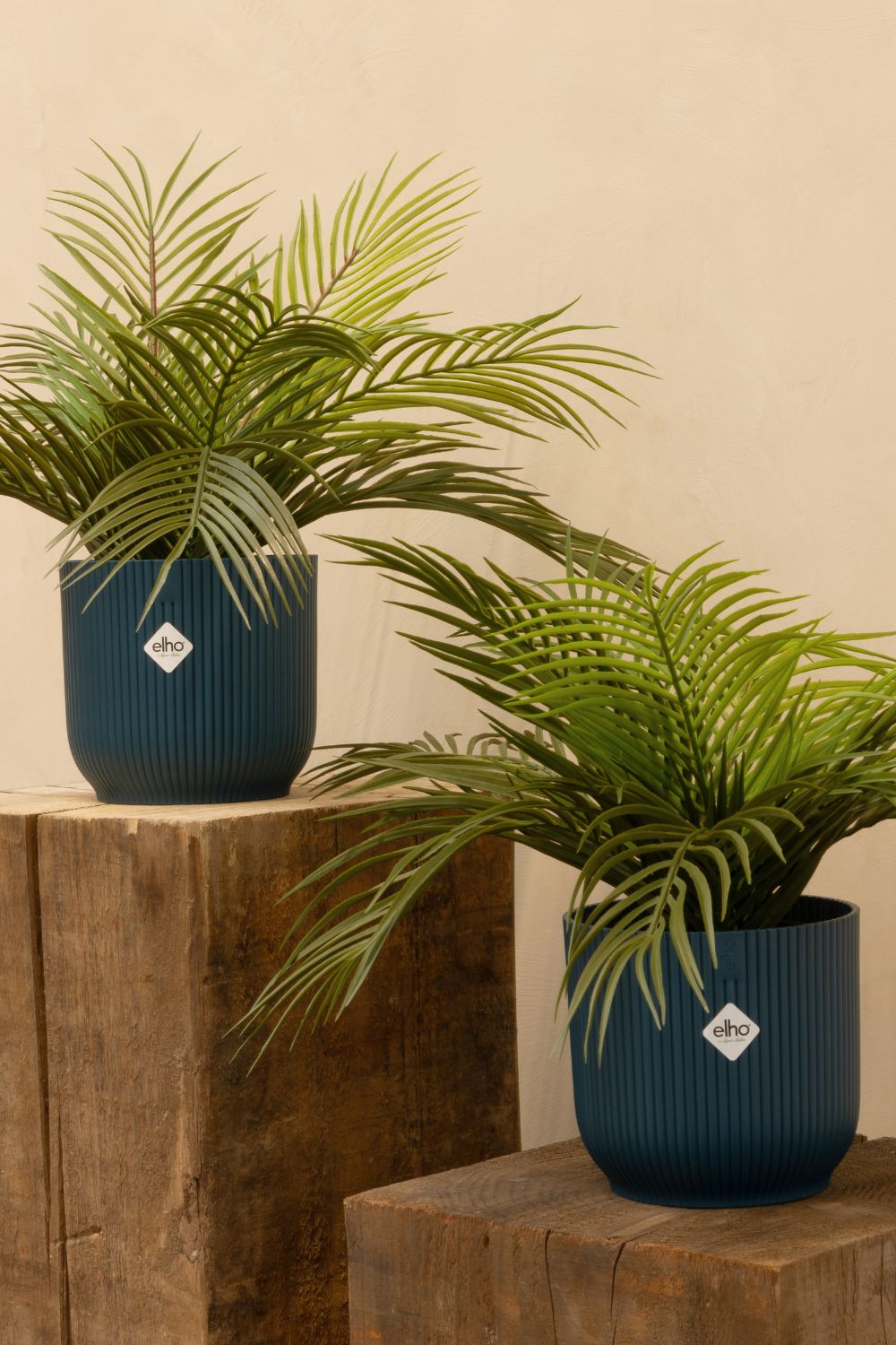 Set van 2x Kunstpalm 40cm & 2x Elho Vibes Fold rond 16 cm Deep Blue