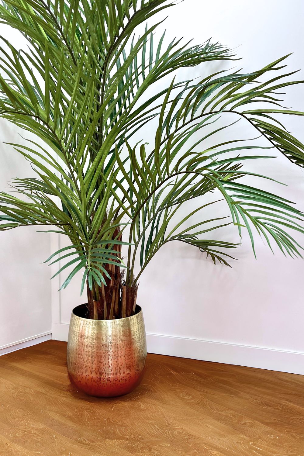 gouden bloempot 30x30cm met palm