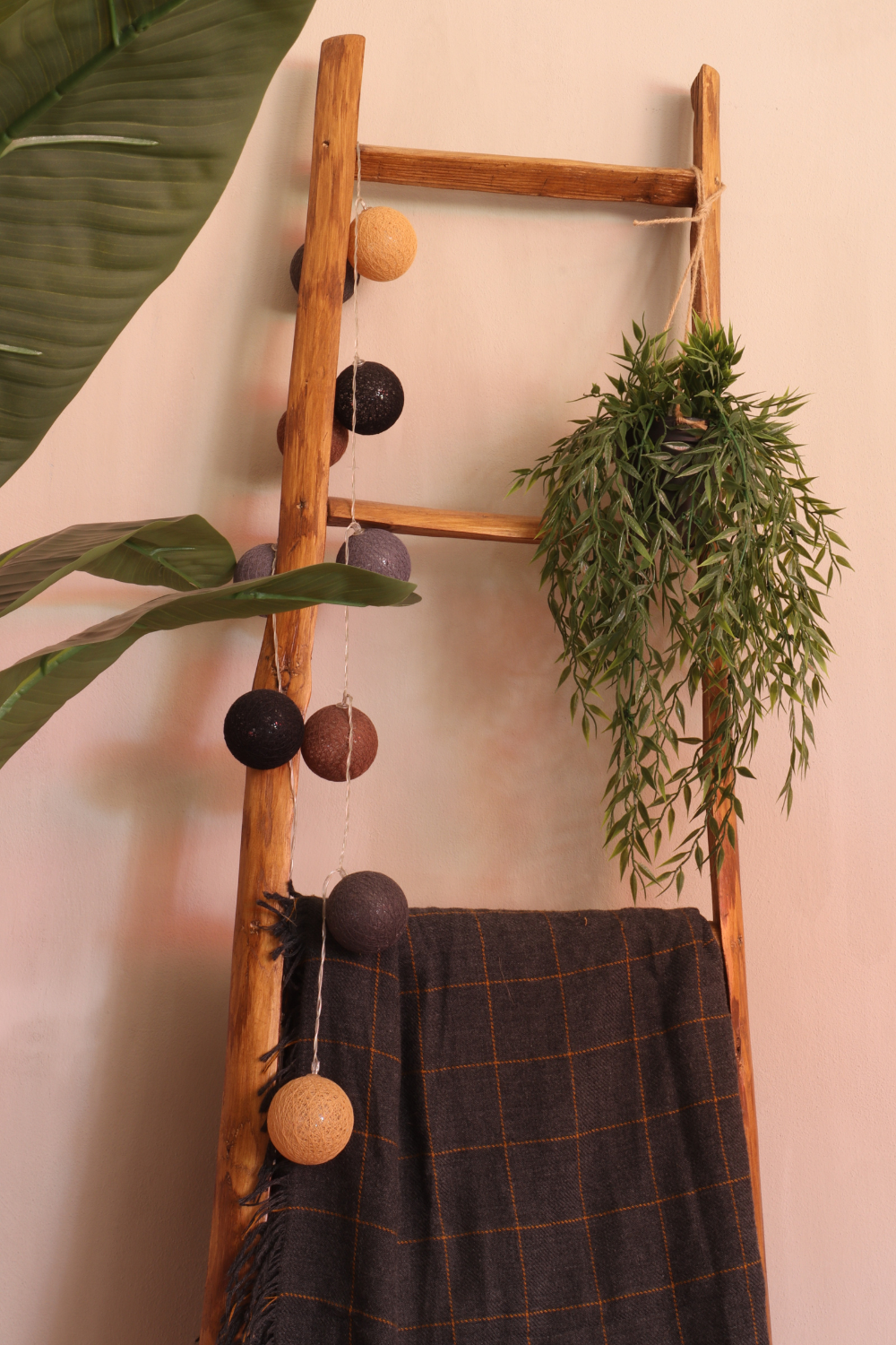 sfeerbeeld bamboe kunst hangplant 50cm