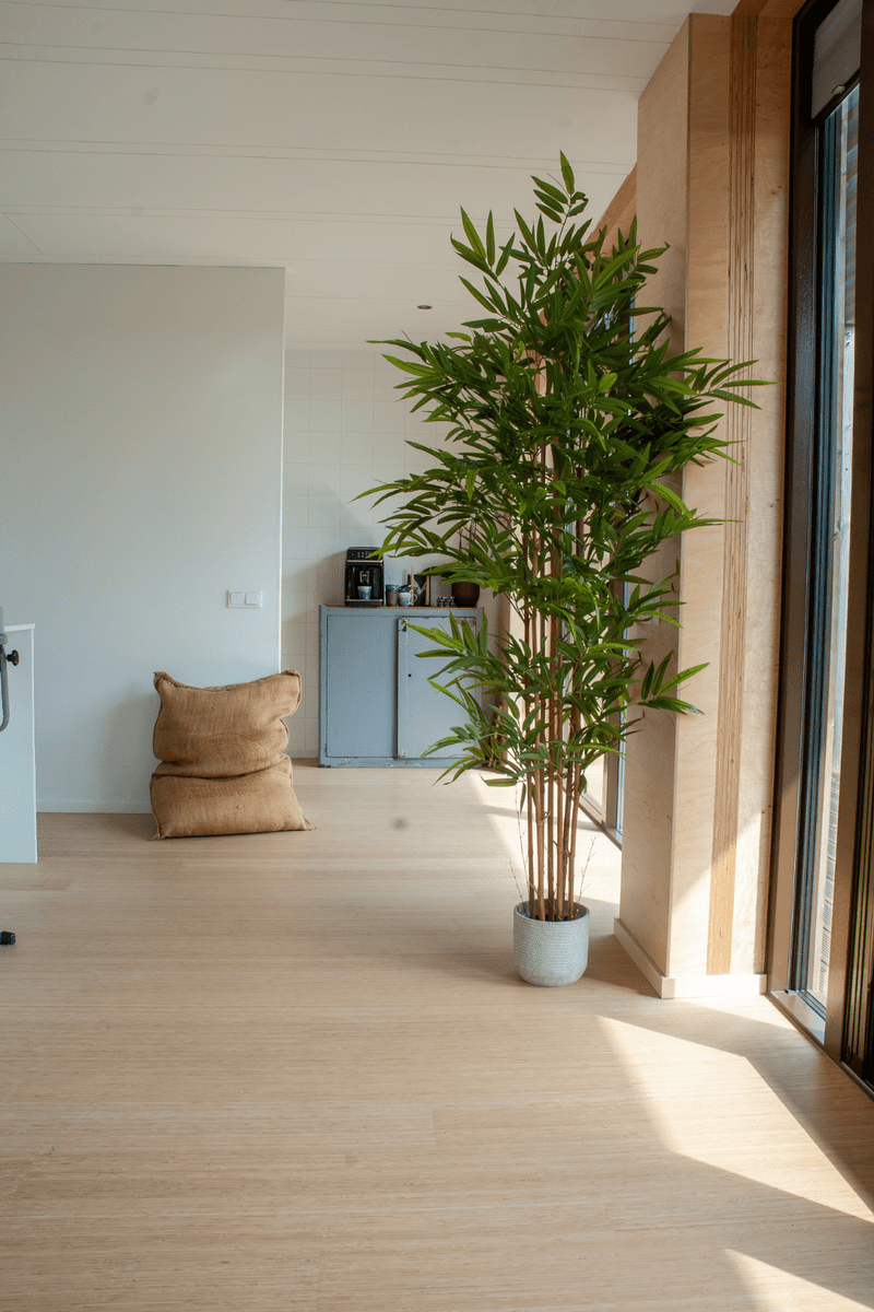 sfeerbeeld bamboe kunstplant 210cm